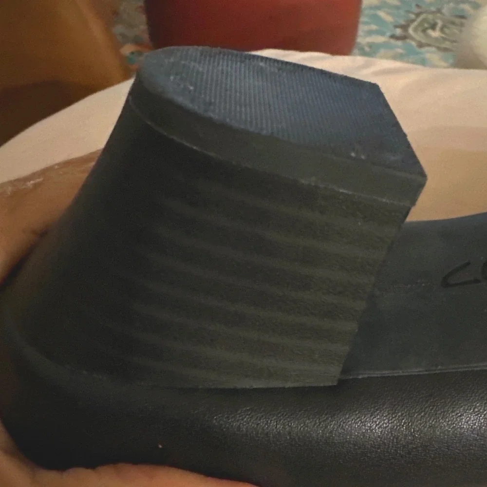 Clarks Teresa Step Black Leather Pointed-Toe Pumps — Women's 11M Never Worn